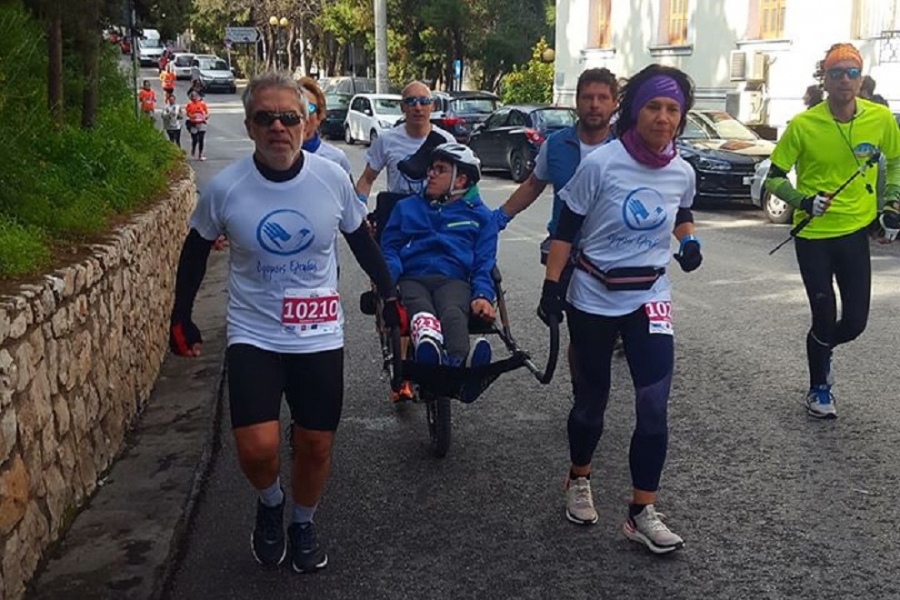 &Omicron;&iota; "&Delta;&rho;&omicron;&mu;&epsilon;ί&sigmaf; &Epsilon;&lambda;&pi;ί&delta;&alpha;&sigmaf;" &sigma;&tau;&omicron; 6&omicron; Lycabettus Run